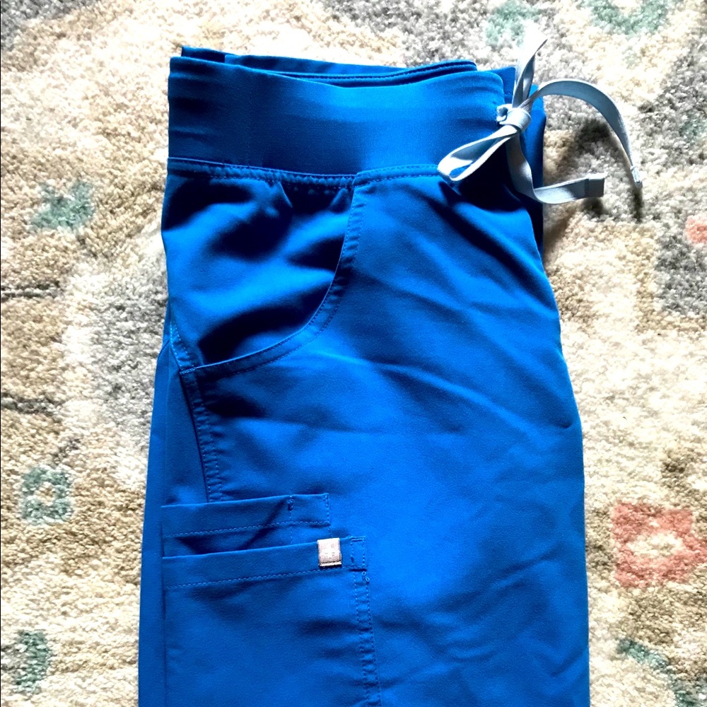 XSP FIGS Women’s Cargo Scrub Pants
